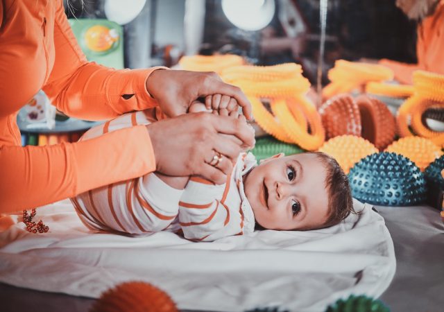 Happy smiling cute toddler is lying on the special table surrounded by ortopedic toys while expirienced masseur making massage for him. SSUCv3H4sIAAAAAAAACpyUy67bIBCG95X6DhHrWuJ+6Xt0VXUBBsfoOMYyuNXR0Xn34gsJiVJF6i7M/DPz8zHxx9cvpxMwOvoWfD99rKd89sOwxDTr5MOYw/DbEZ/daN1cR5z1KcxeD3XQ6NT2o764HByXYVjDn1sSxKTTEl2shsV+ScnNMYX2LYdJpW51cufc/k5fzP7cz6eS2JK5IqcAOKzsAxazxUpob/5flfuPX+Wi+uzG9n319lm5nt3g9H7HwyNABCoJnWy0RLahrcWNlIg2HaSGE6471eoyGQglFO8QbyCSpqGuM41ihDYEc8gcMVxIvVnafYC3PxnfZUN0ONCL9aFC9ju0eogPcKfZt348V2Uh9dvrlrI2LGOa32ssYAhh0mZYn7bLPV2J9zrGLLclXr9i3qVwqeaMIW10jq7A5mdej4hgyDERiEFJGGdKgHprep/7bHaKwWUagrZuHXp9SqBtMK5sE2IcYkkRxNd3BXZ2+hKT3/azCBC5CVo9bvVTH1KoNeqmmcJoWZXD1YCHjc4SJBglopIYf34yQkgsbhqEydyVnCJMsuoObgrRp608HppMj1K1S8qOryt88dnNPaPnNxQYVSOecBTqBUeZDbzgwBWB/8KoMFYvGK3/BPSKA5YQHRzuvj25mbf1t+SRAxCQUJVBXvf9jgLAAgsEhULX/B0EkDcX88yAXPMPDMAPxCkXiDN20xQIAEG18qHH3j9hAAhkSkqB5M3BA4JsMk9gUtHtI3Fc3q8LADSVRq9fFWwtbCiSrjGqNQ13WnOU2yoKc9XnXwAAAP//AwDk1yLrFwYAAA==